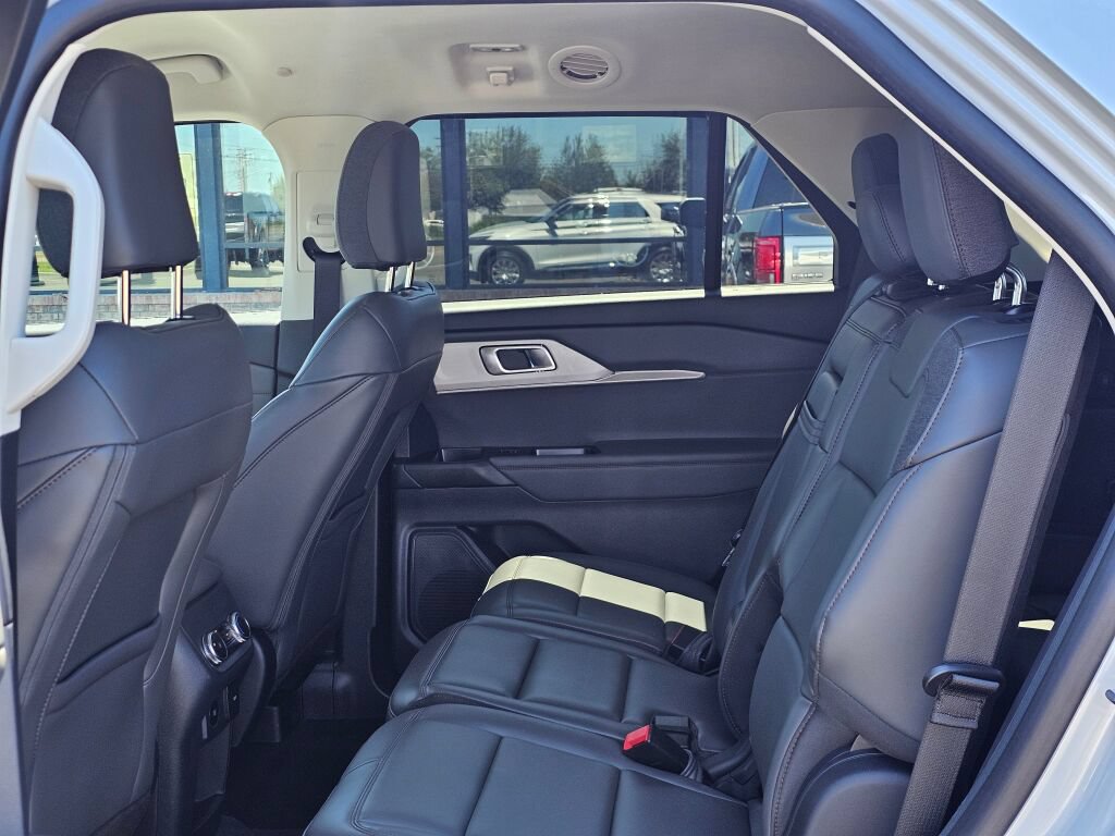 Certified 2025 Ford Explorer Active w/ Active Comfort Package AWD/4WD image 11