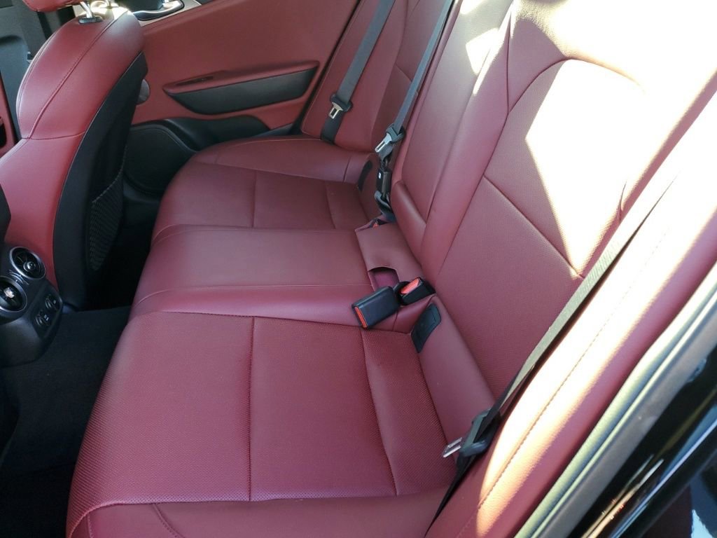 Used 2018 Kia Stinger GT1 image 31