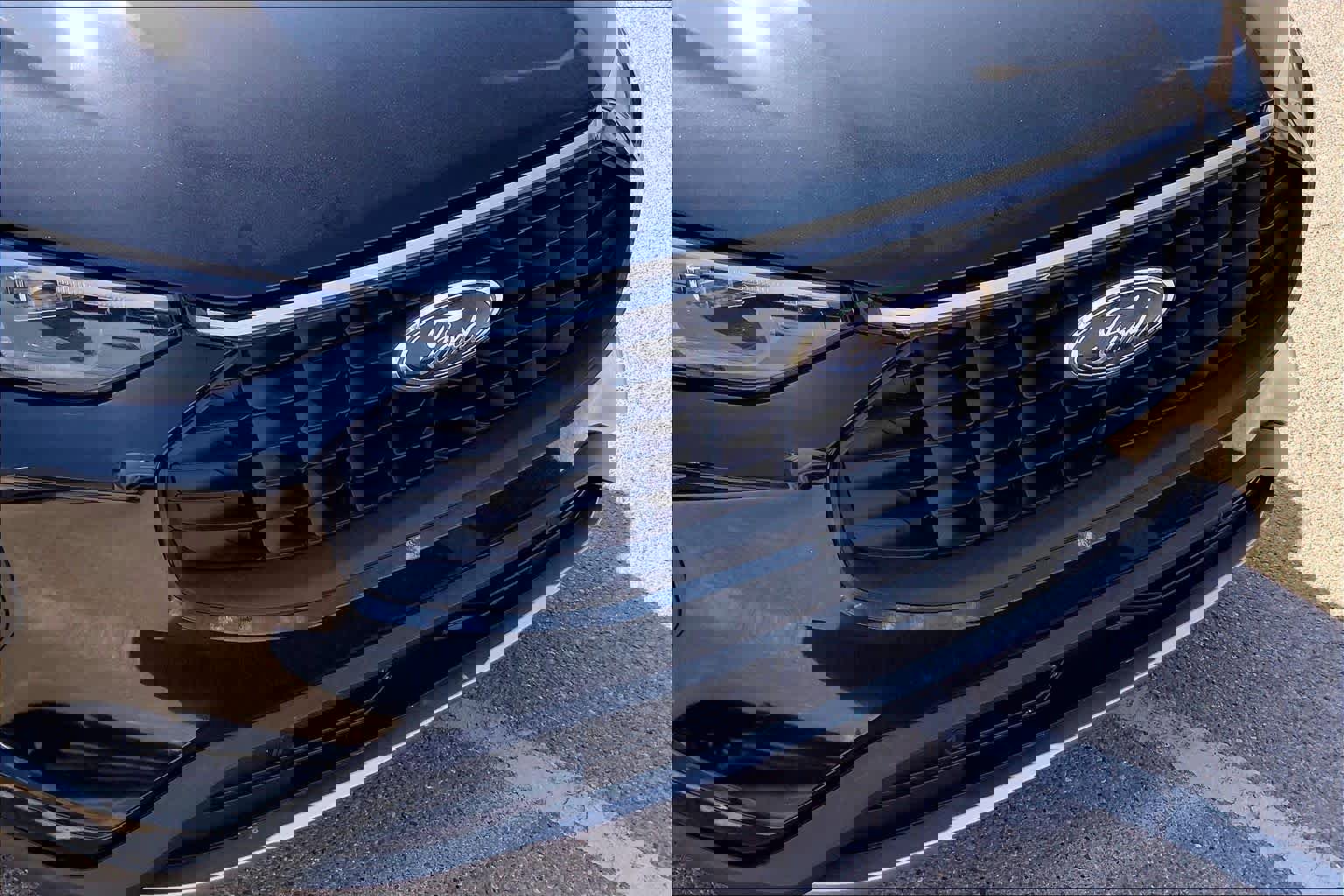 Certified 2025 Ford Escape Platinum image 30