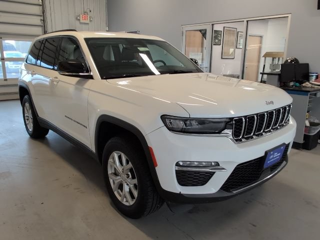 Used 2023 Jeep Grand Cherokee Limited AWD/4WD image 7