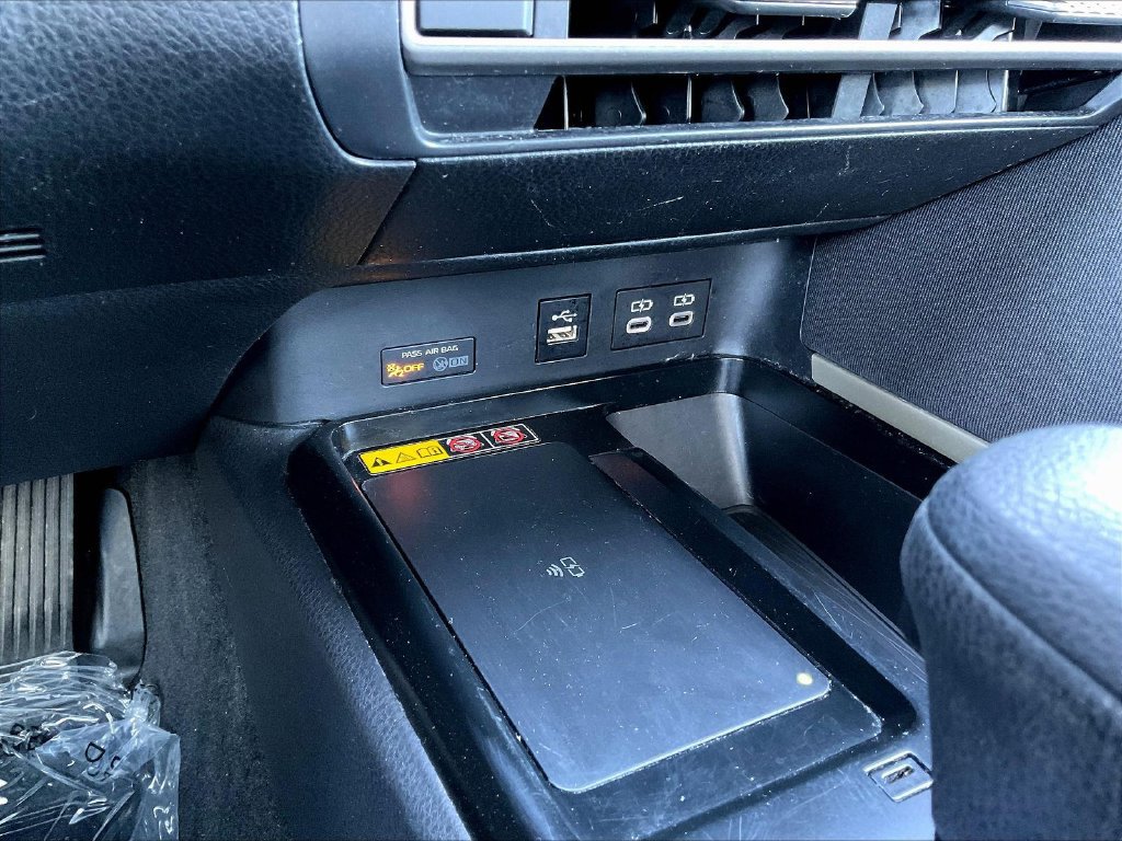 Used 2025 Toyota Camry LE FWD image 18