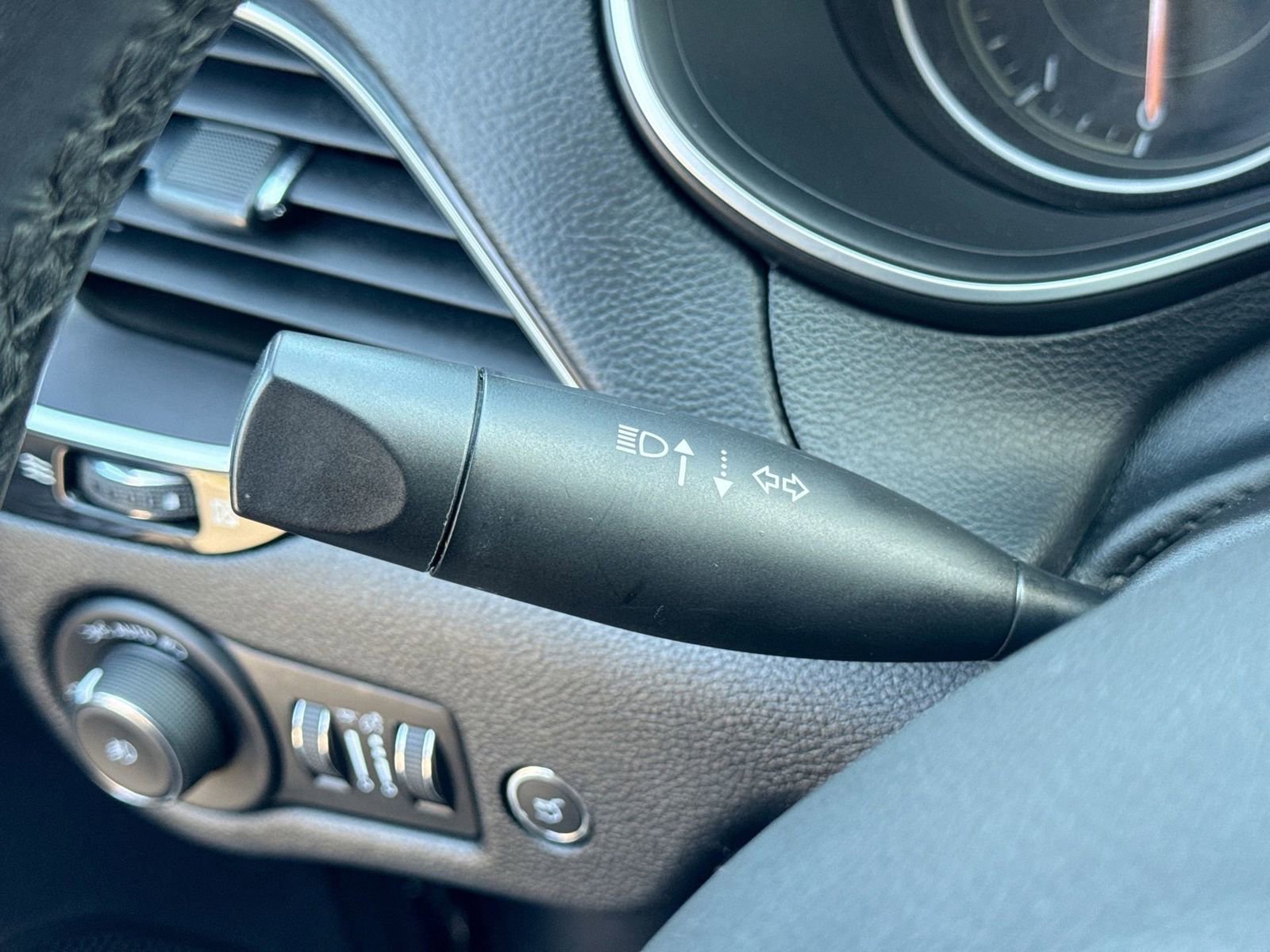 Used 2021 Jeep Cherokee Latitude Lux w/ Sun & Sound Group image 27