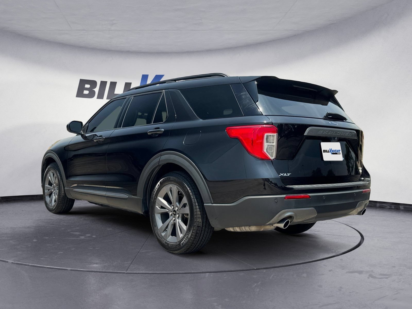 Certified 2024 Ford Explorer XLT w/ Equipment Group 202A RWD image 3
