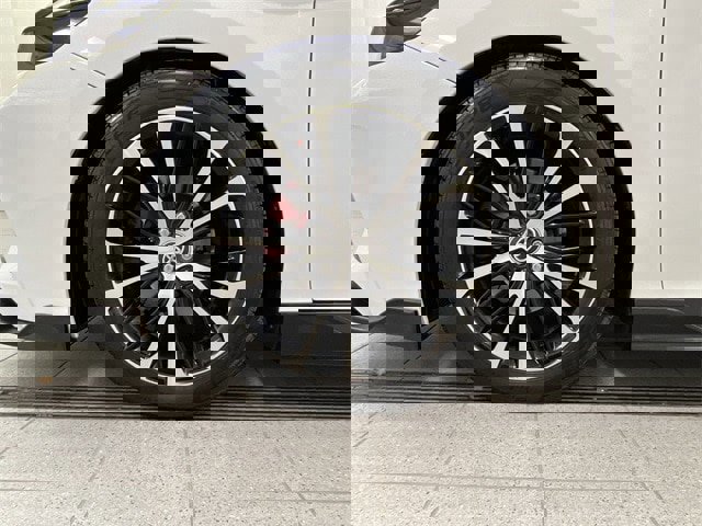 Used 2020 Toyota Camry SE image 9