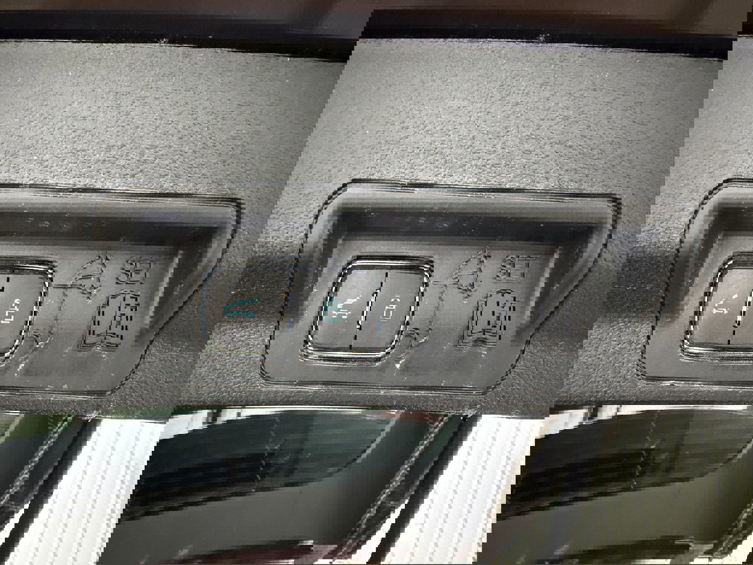 Certified 2020 Ford Explorer XLT w/ Equipment Group 202A image 30