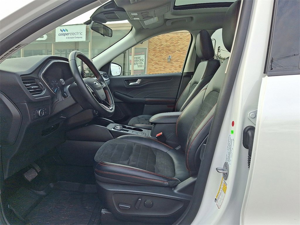 Certified 2022 Ford Escape SEL w/ SEL Stealth AWD Package image 16