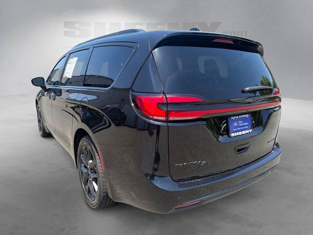 Used 2025 Chrysler Pacifica Limited FWD image 13