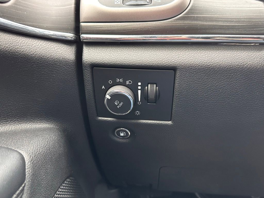 Used 2019 Jeep Grand Cherokee Limited AWD/4WD image 30