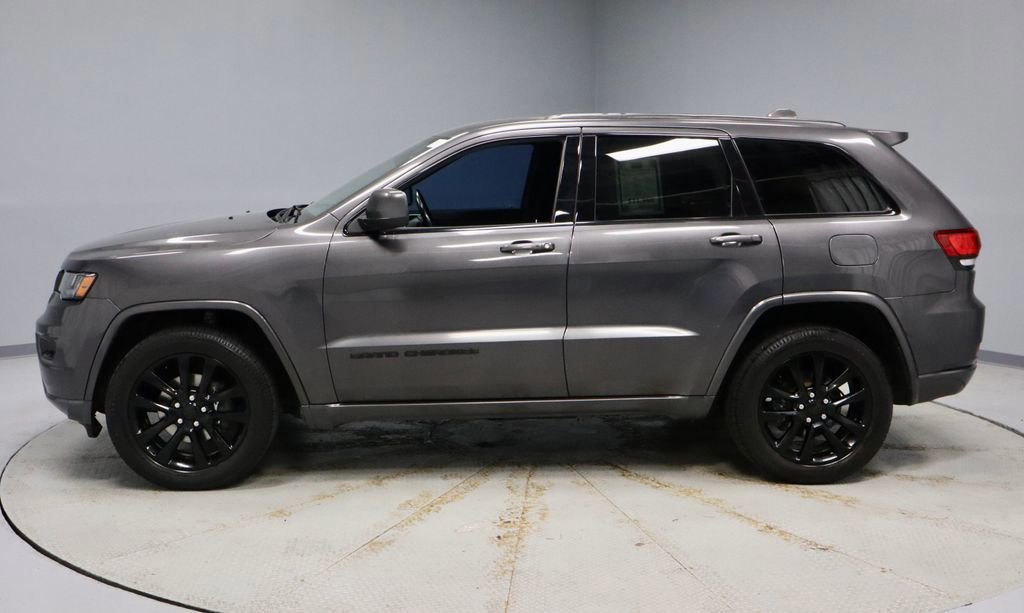 Used 2020 Jeep Grand Cherokee Altitude image 2