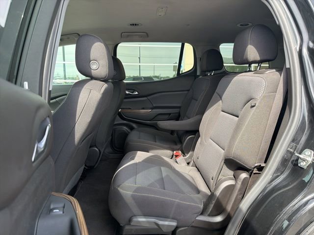 Used 2023 GMC Acadia SLE w/ Driver Convenience Package FWD image 10