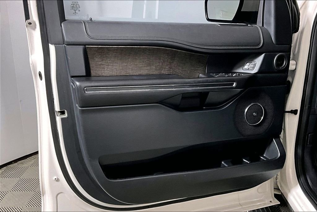 Certified 2018 Ford Expedition Limited w/ Driver Assistance Package RWD image 18