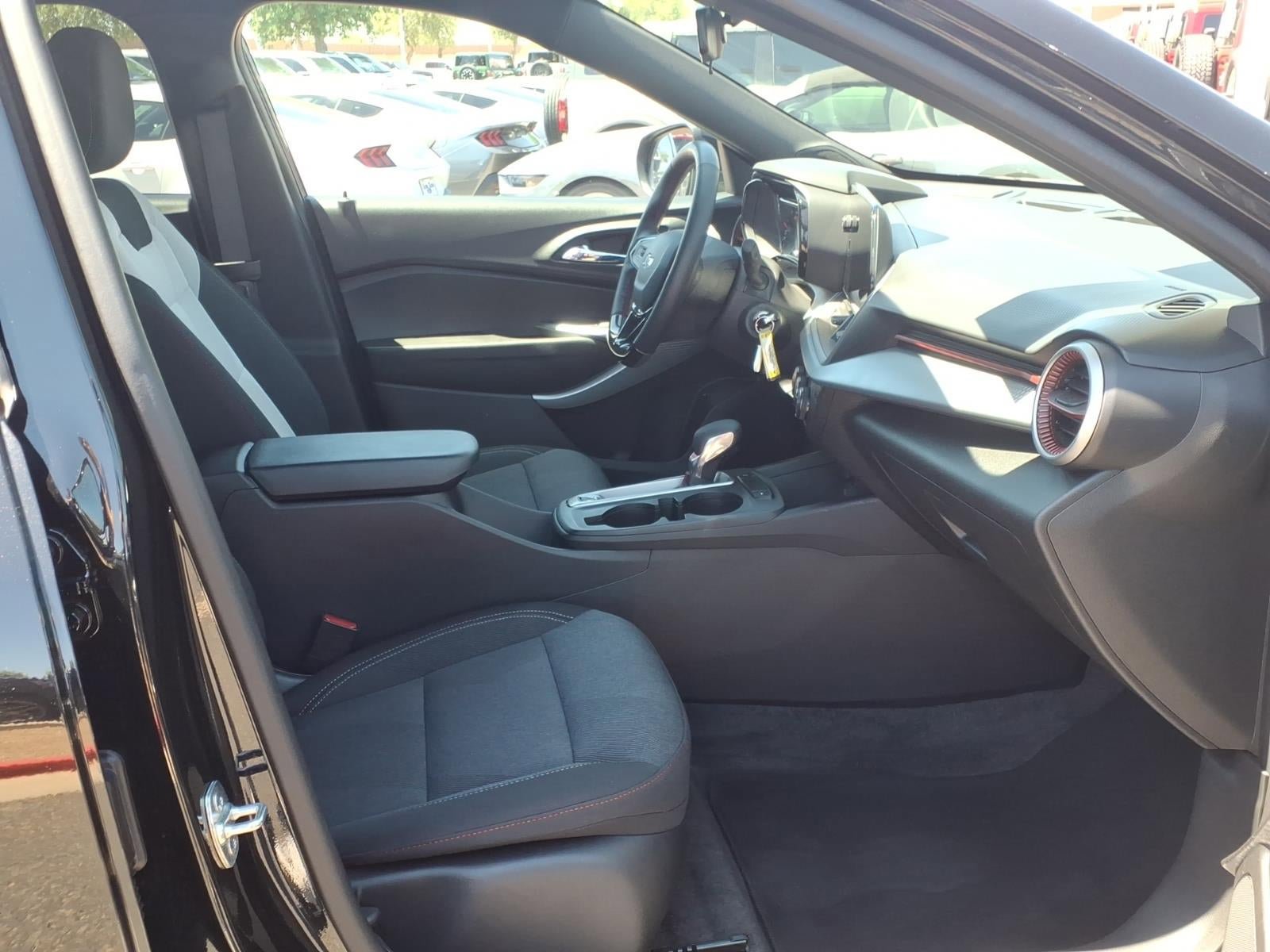 Used 2025 Chevrolet Trax RS w/ Driver Confidence Package FWD image 22