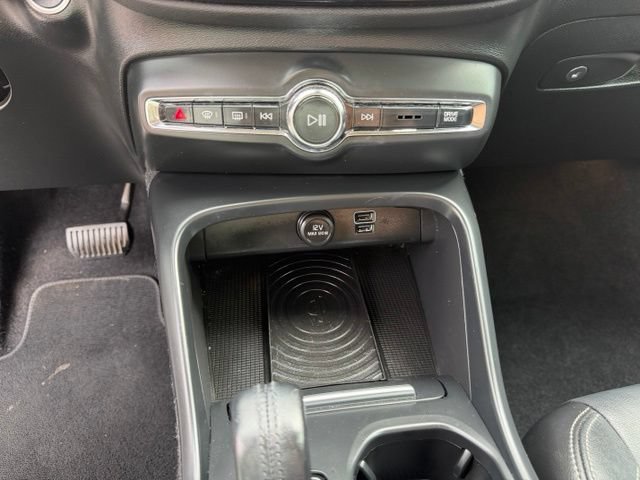 Used 2019 Volvo XC40 T5 Momentum AWD/4WD image 17
