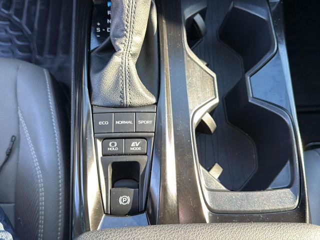 Used 2025 Toyota Camry SE w/ Convenience Package image 19