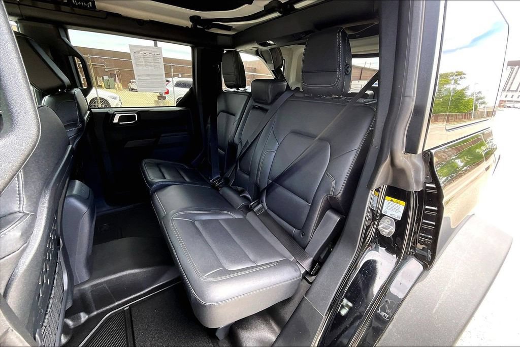 Certified 2025 Ford Bronco Badlands w/ Sasquatch Package AWD/4WD image 24