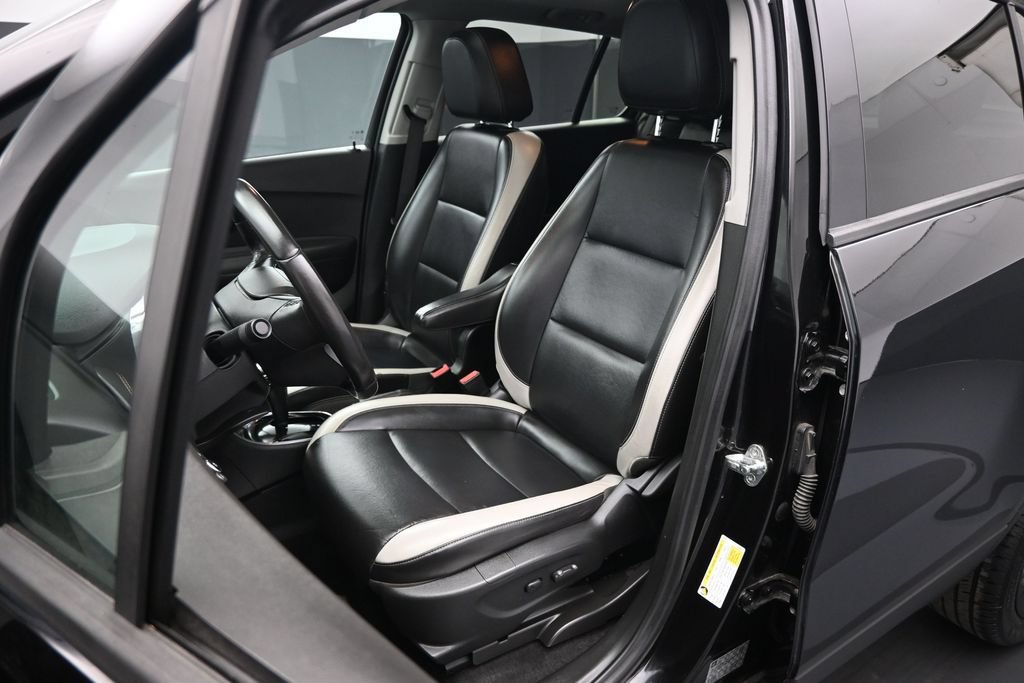 Used 2018 Chevrolet Trax Premier w/ Midnight Edition FWD image 9