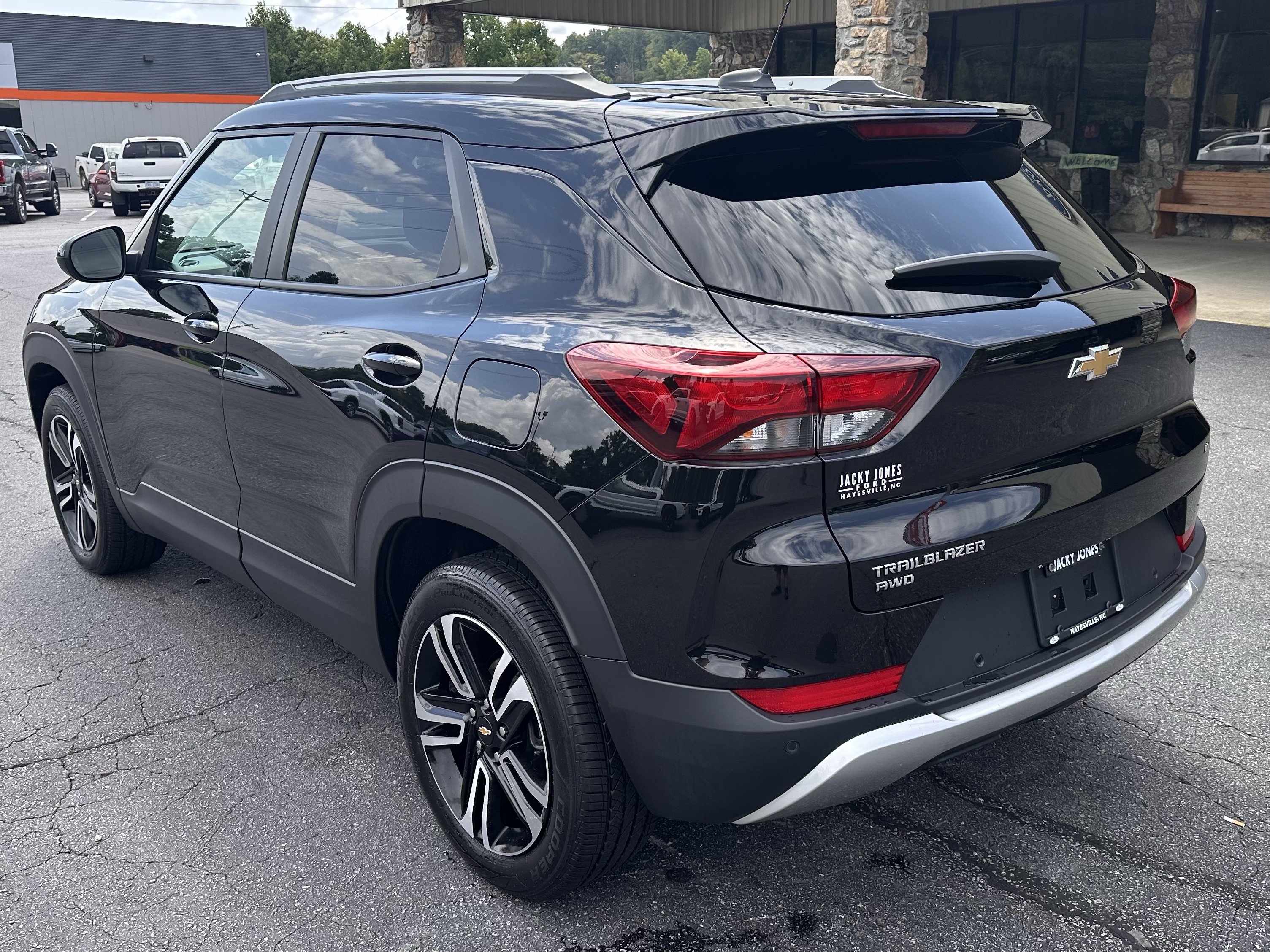 Used 2021 Chevrolet TrailBlazer LT AWD/4WD image 8