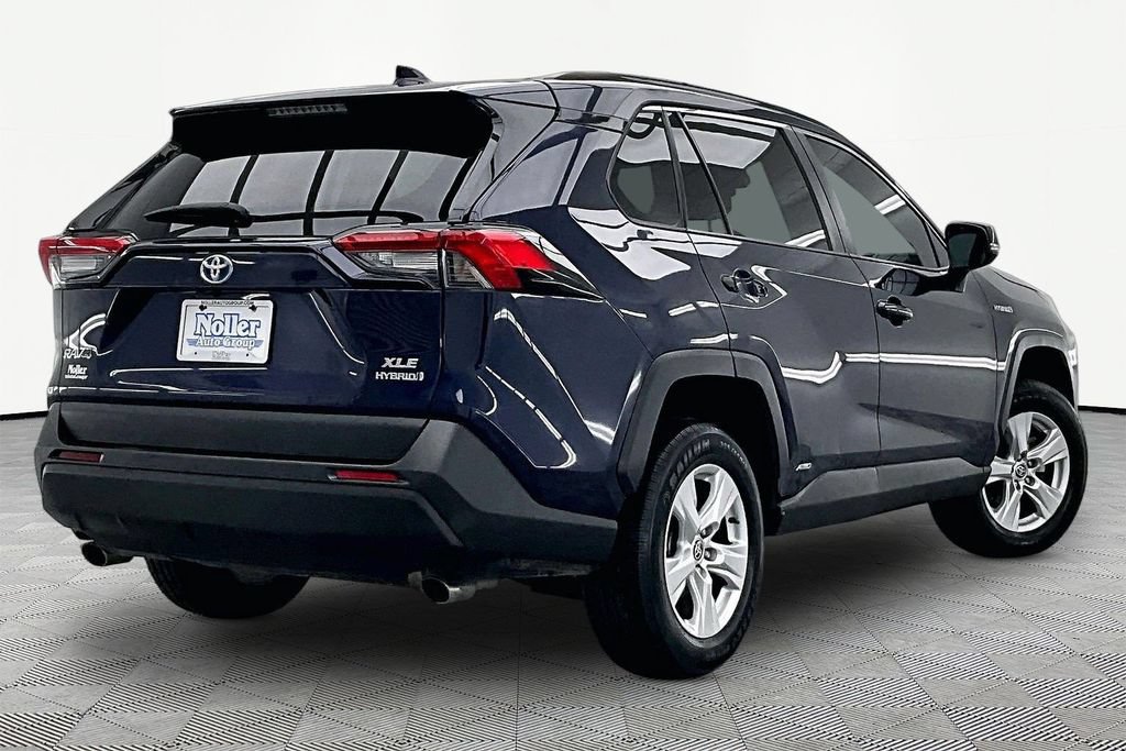 Used 2021 Toyota RAV4 XLE w/ Convenience Package AWD/4WD image 2