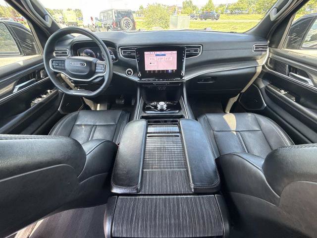 Used 2023 Jeep Wagoneer L Series II AWD/4WD image 18