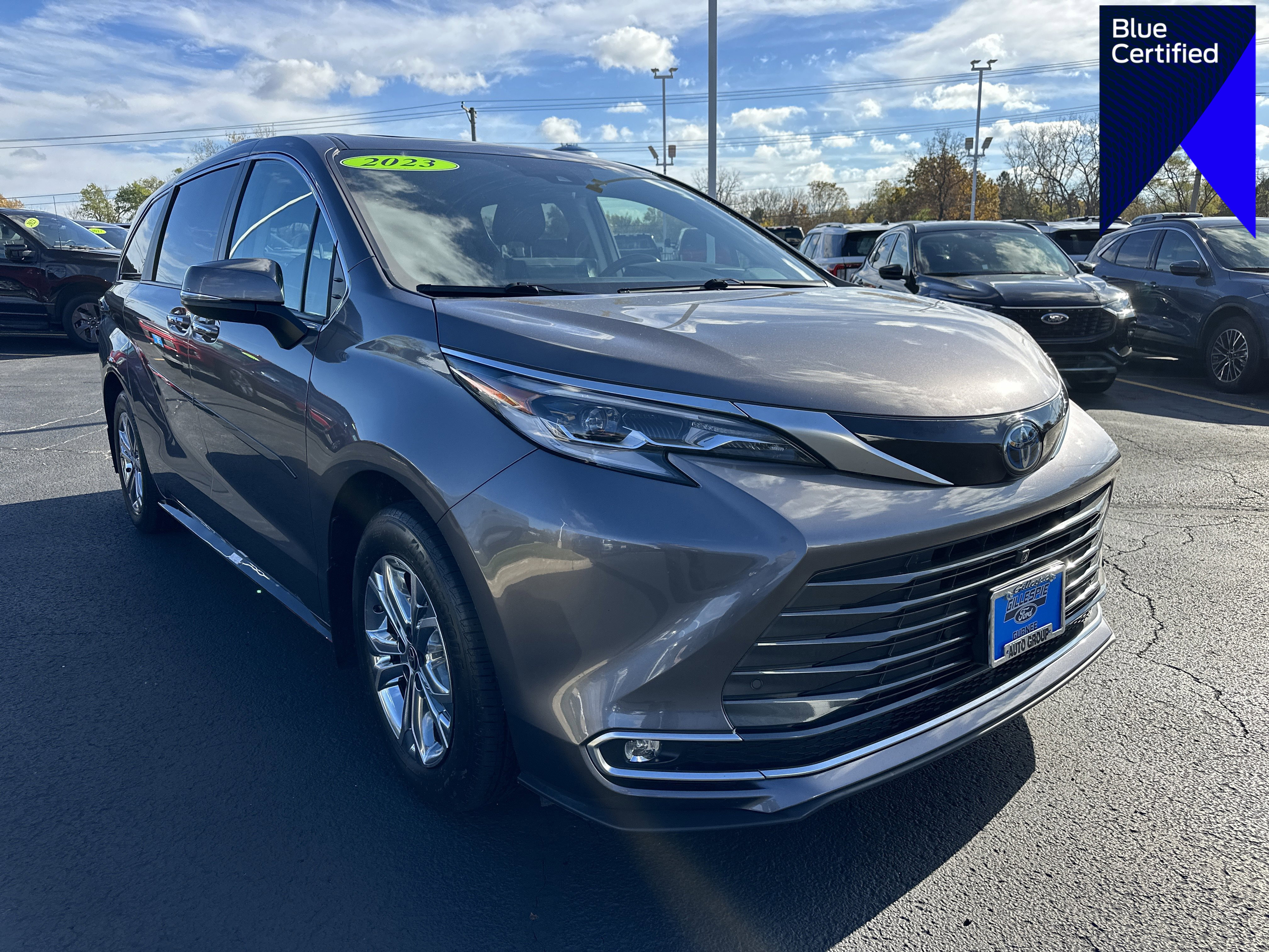 Used 2023 Toyota Sienna Platinum image 1