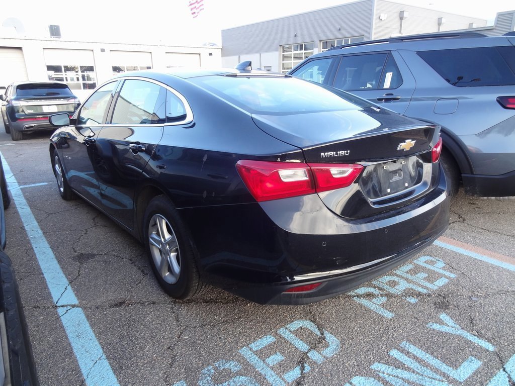 Used 2024 Chevrolet Malibu LT image 2