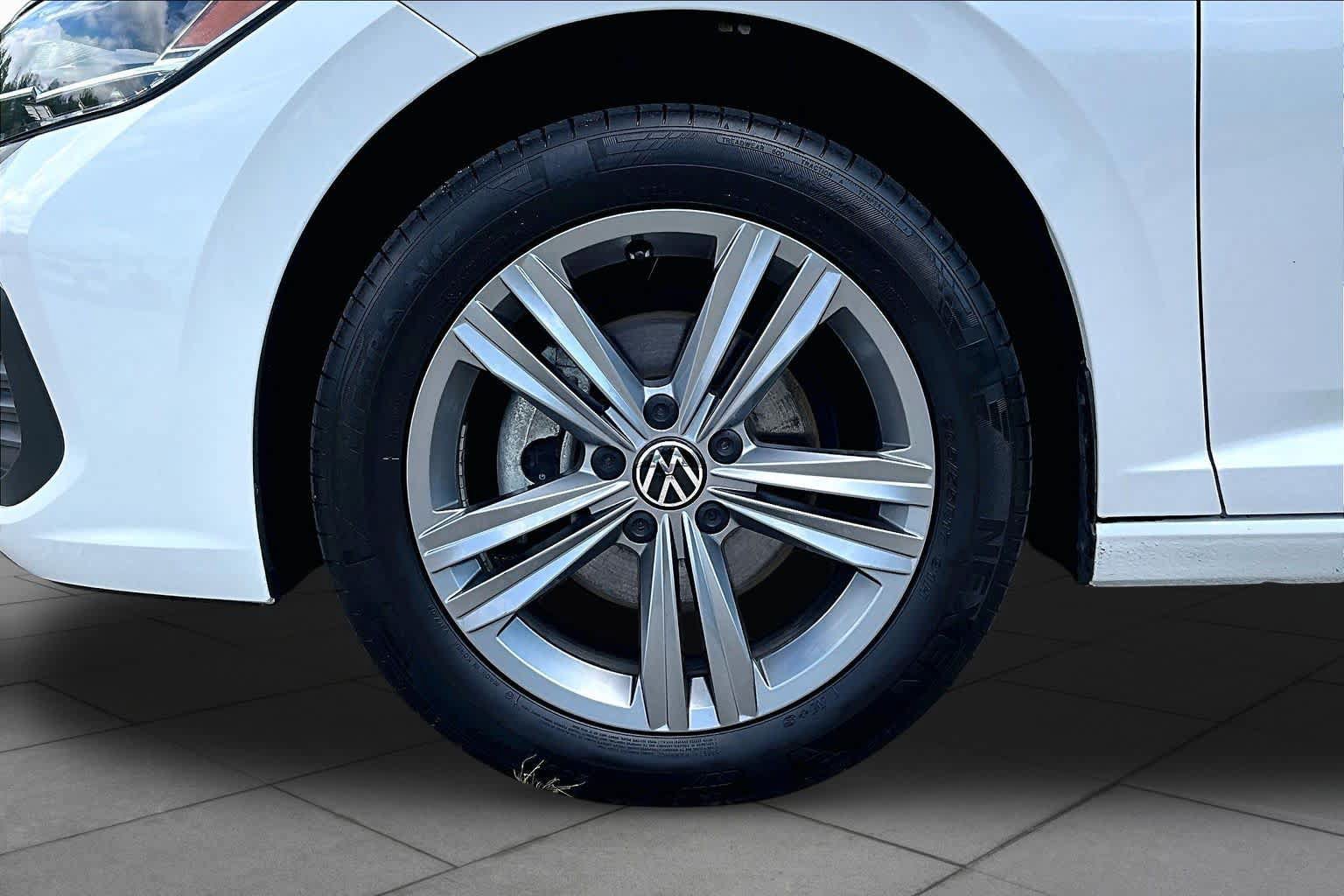 Used 2023 Volkswagen Jetta SE FWD image 11