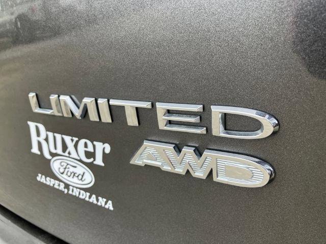 Used 2023 Chrysler Pacifica Limited AWD/4WD image 10