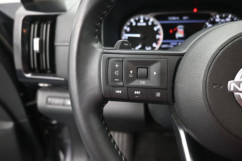 Used 2025 Nissan Pathfinder SV FWD image 29