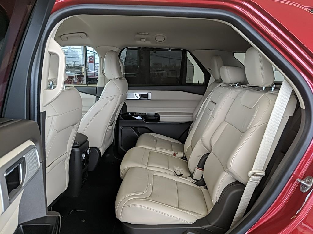 Certified 2022 Ford Explorer Platinum w/ Equipment Group 601A image 11