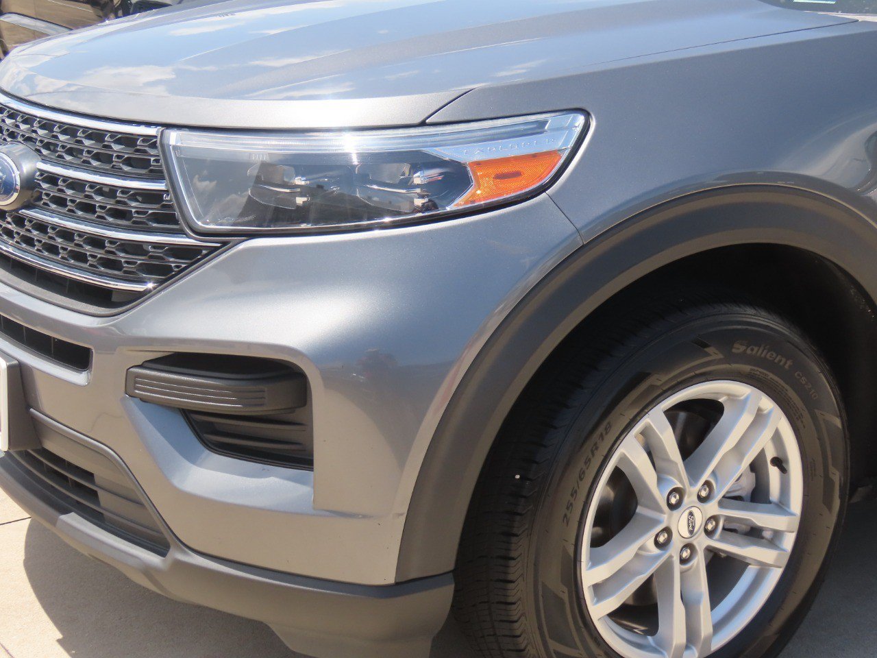 Certified 2023 Ford Explorer XLT RWD image 3
