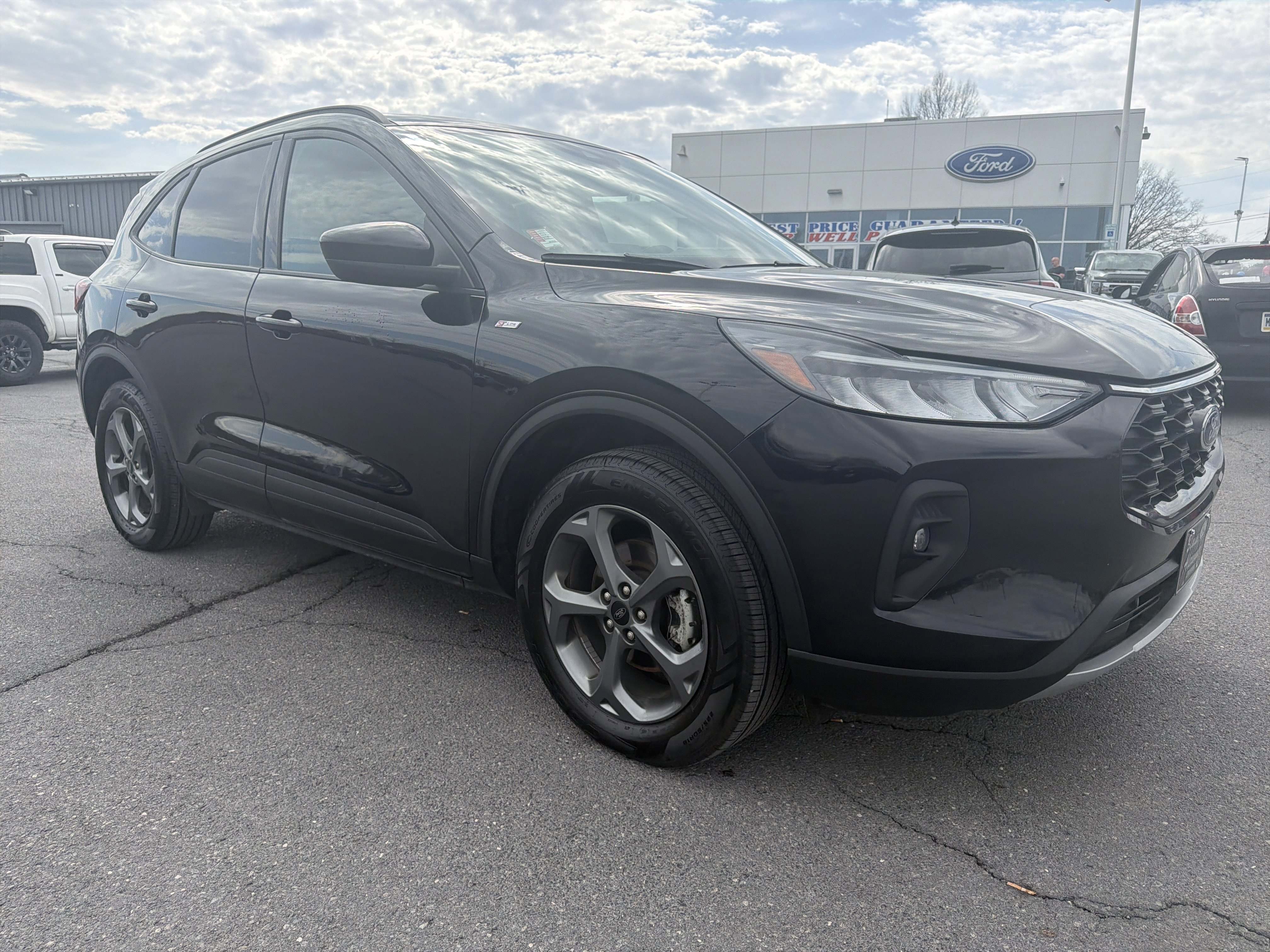 Certified 2025 Ford Escape ST-Line Select AWD/4WD image 7