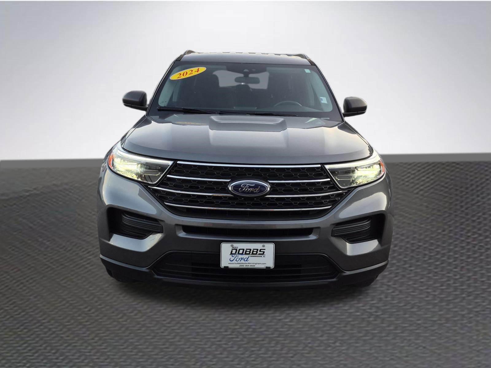 Certified 2024 Ford Explorer XLT RWD image 3