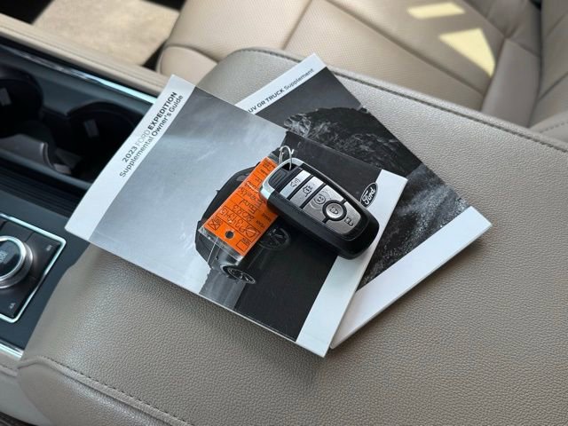 Certified 2023 Ford Expedition Max XLT image 5