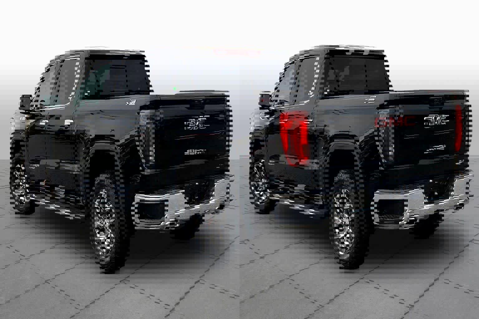 Used 2025 GMC Sierra 1500 SLT w/ SLT Premium Plus Package image 4