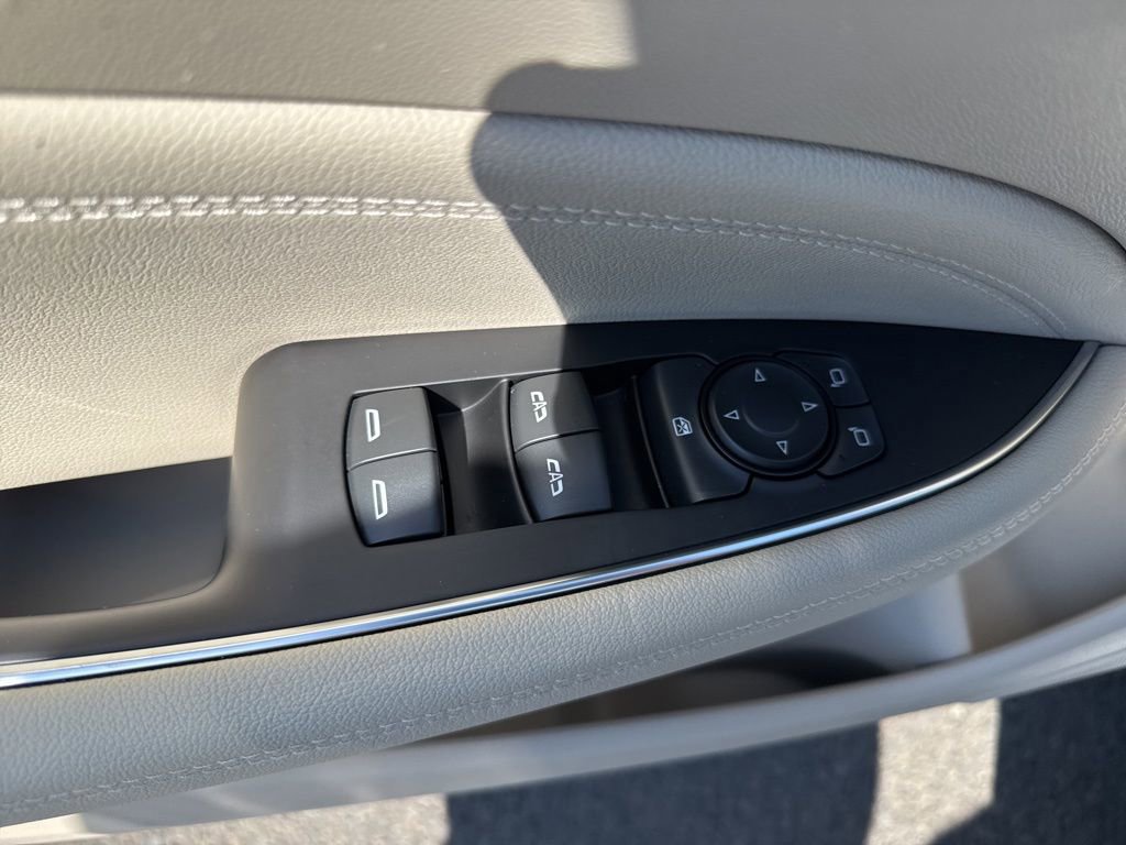 Used 2018 Buick Regal Essence w/ Sights and Sounds Package FWD image 17