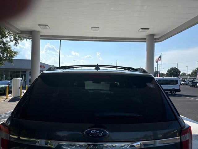 Certified 2018 Ford Explorer XLT w/ Equipment Group 202A AWD/4WD image 4