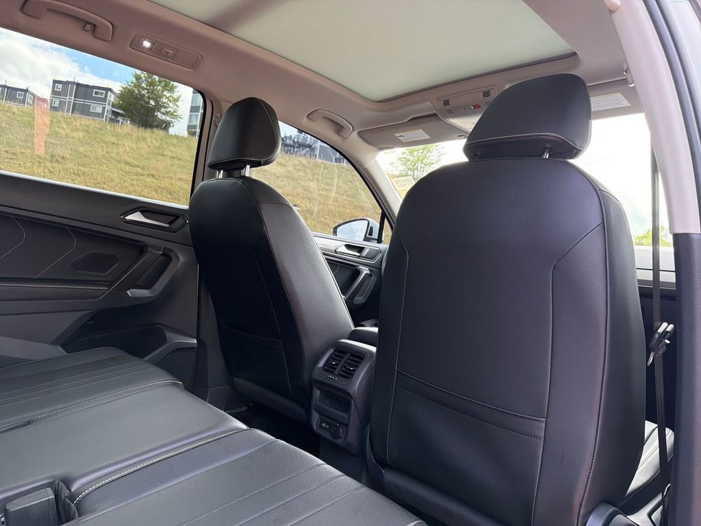 Used 2022 Volkswagen Tiguan SE AWD/4WD image 31