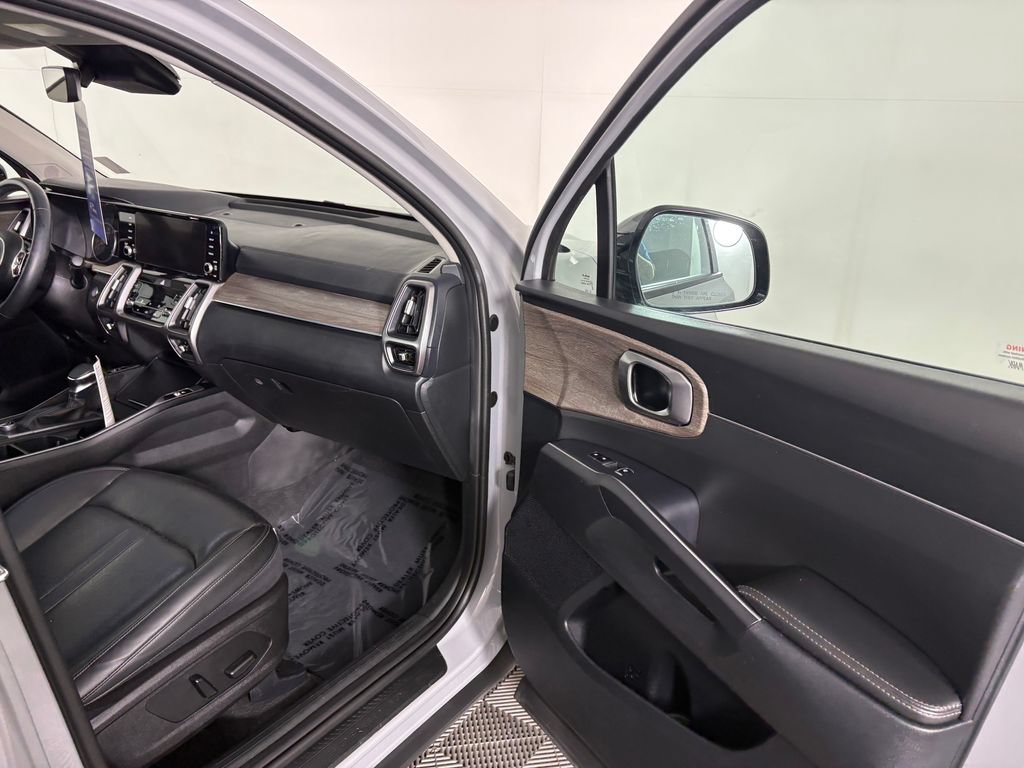 Used 2023 Kia Sorento EX w/ Panoramic Sunroof Package FWD image 37