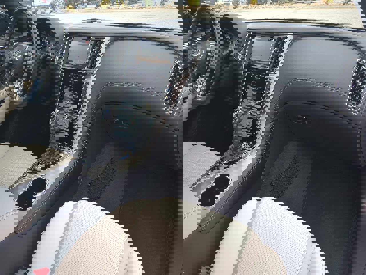 Used 2019 INFINITI Q60 3.0t Luxe w/ Essential Package image 14