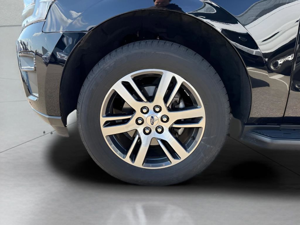 Certified 2024 Ford Expedition XLT image 32