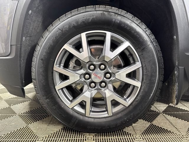Used 2022 GMC Acadia SLT w/ Technology Package AWD/4WD image 10