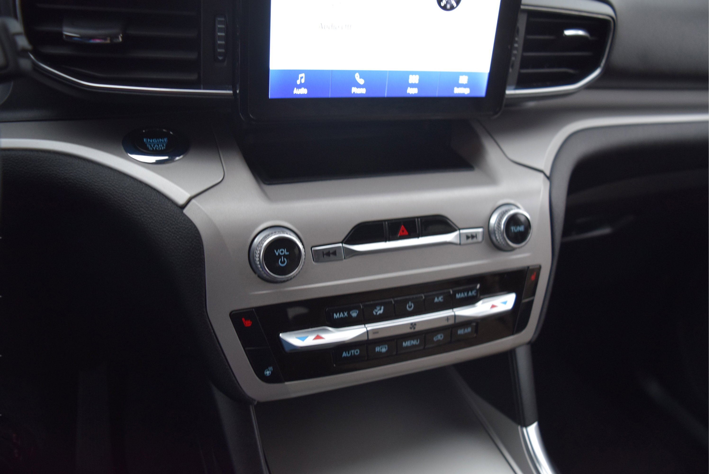 Certified 2023 Ford Explorer XLT w/ Equipment Group 202A image 15