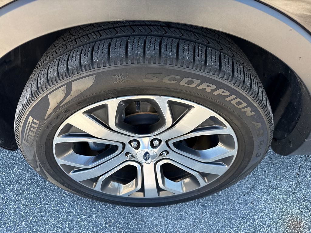 Certified 2019 Ford Explorer Limited w/ Limited Luxury Package image 13