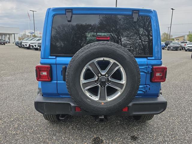 Used 2022 Jeep Wrangler Unlimited Sahara w/ Cold Weather Group AWD/4WD image 10