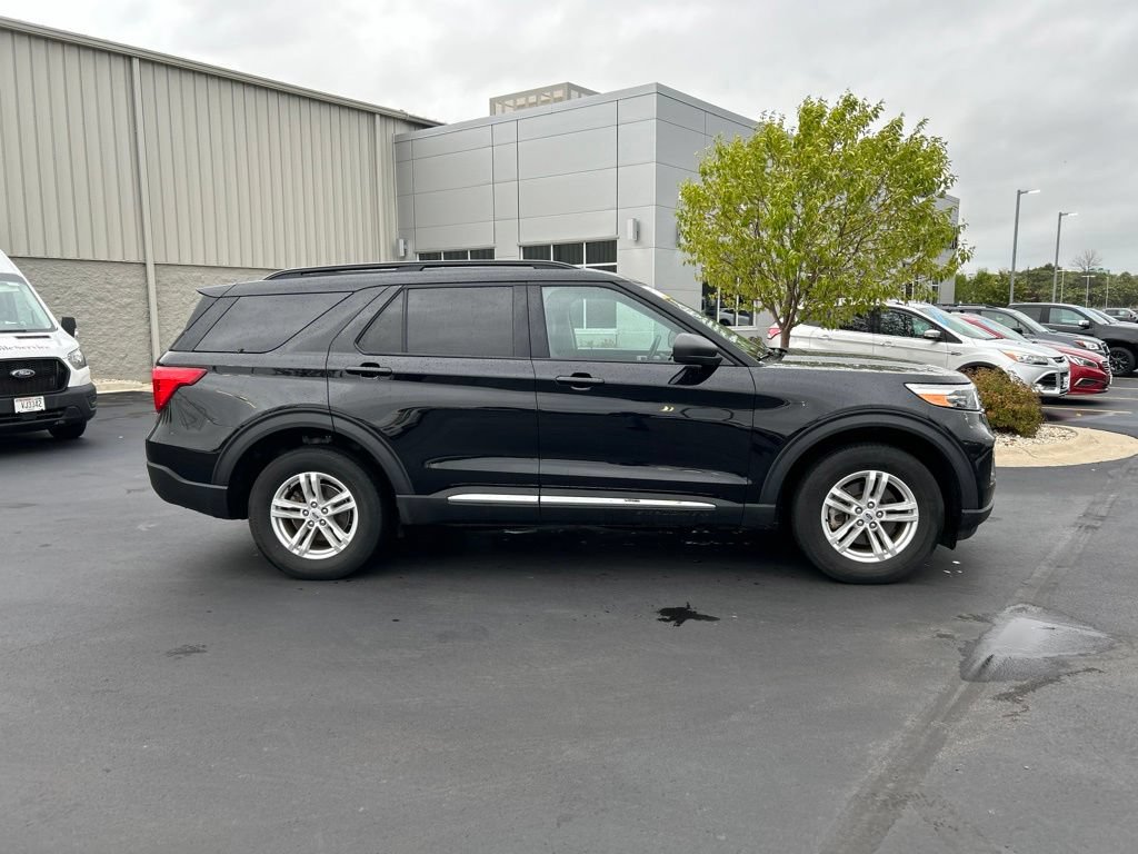 Certified 2023 Ford Explorer XLT w/ Equipment Group 202A AWD/4WD image 5