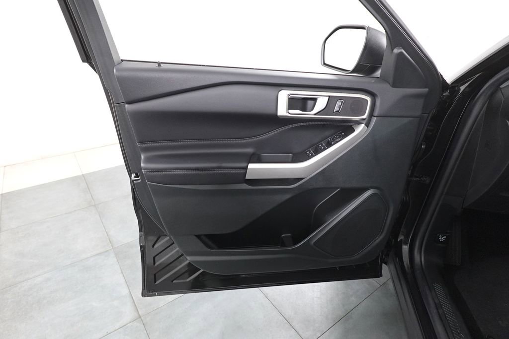 Certified 2023 Ford Explorer XLT w/ Equipment Group 202A image 8