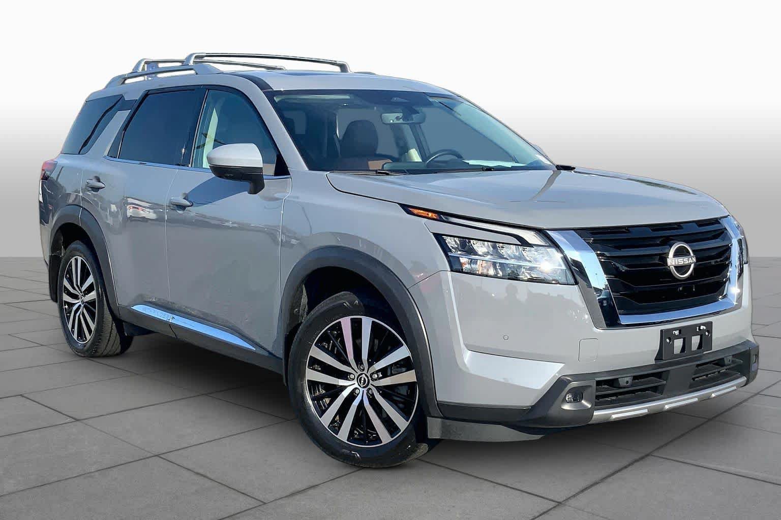 Used 2023 Nissan Pathfinder Platinum AWD/4WD image 3