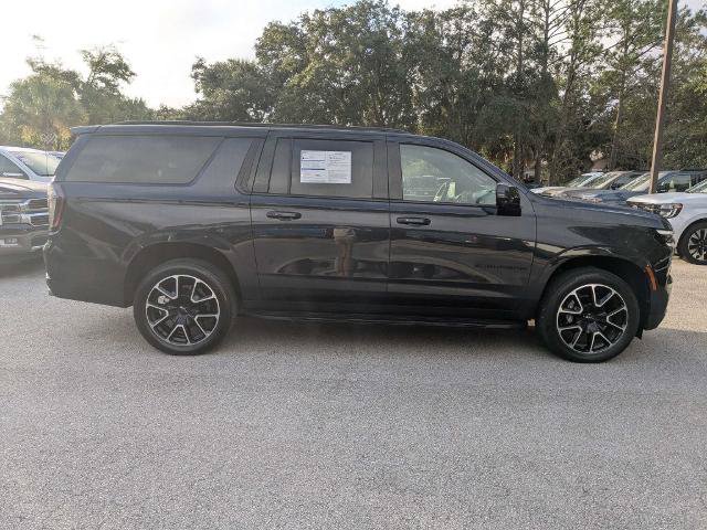 Used 2025 Chevrolet Suburban RST w/ Comfort Package AWD/4WD image 3