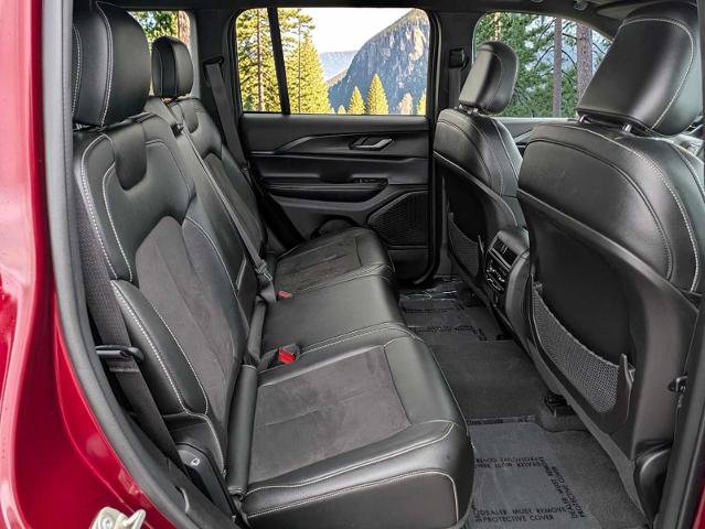 Used 2023 Jeep Grand Cherokee Altitude AWD/4WD image 18