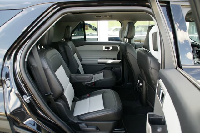Certified 2022 Ford Explorer XLT w/ Equipment Group 202A AWD/4WD image 34